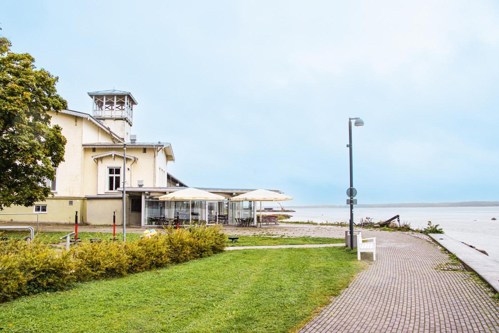 Hotel Promenaadi Хаапсалу Екстериор снимка