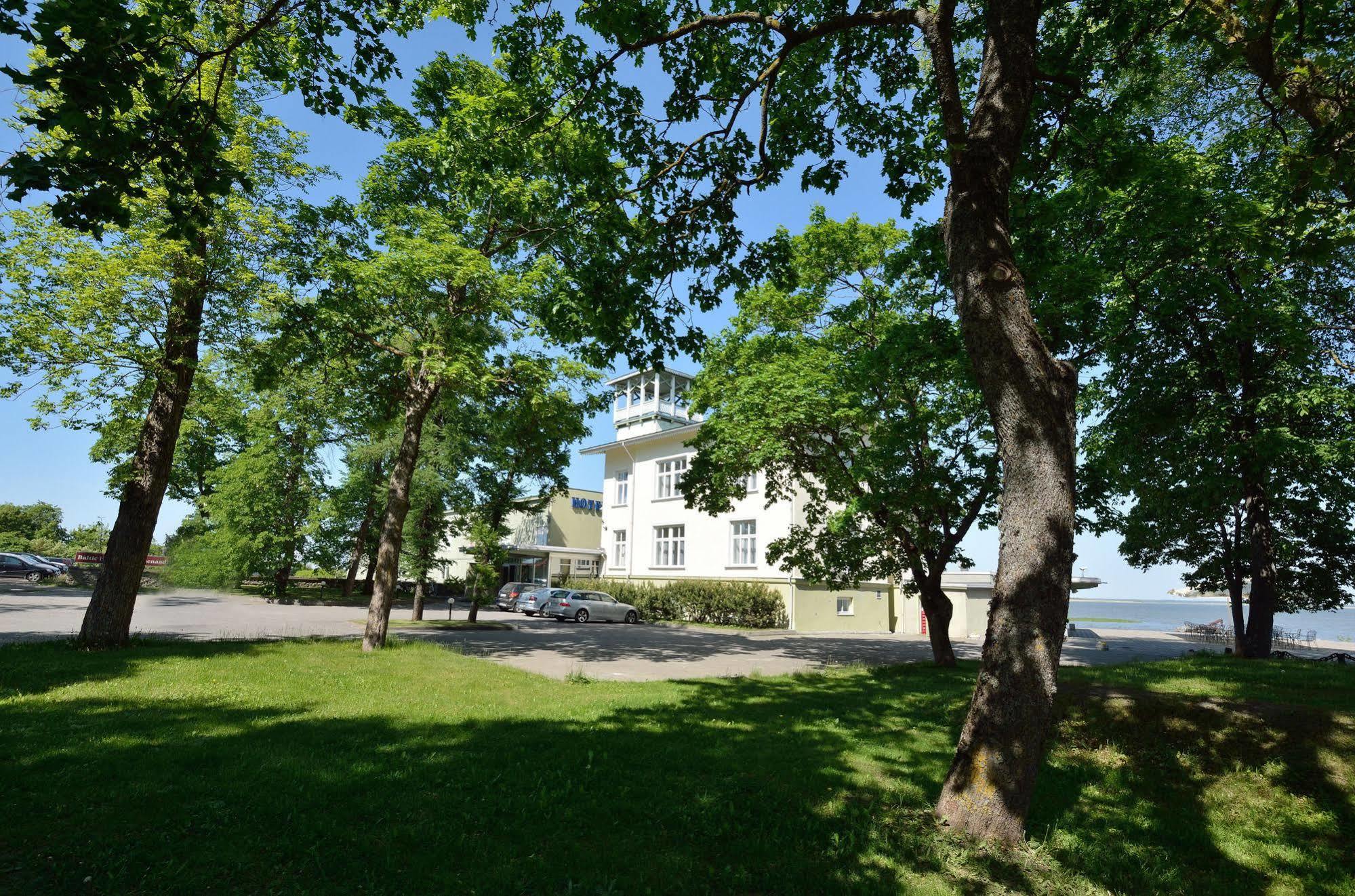 Hotel Promenaadi Хаапсалу Екстериор снимка